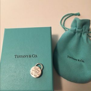 Notes of Tiffany Collection